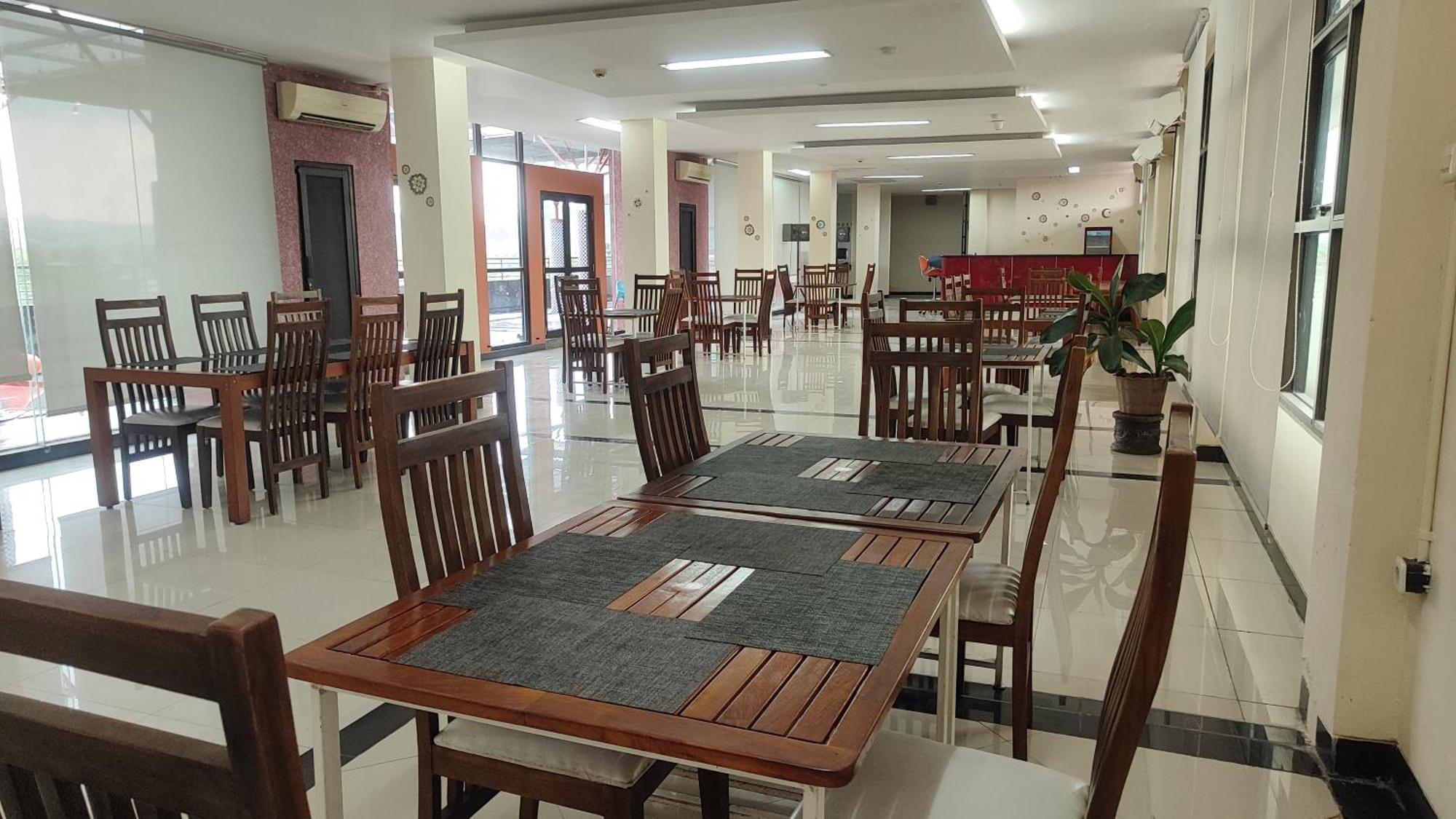 Utc Hotel Semarang Exterior foto